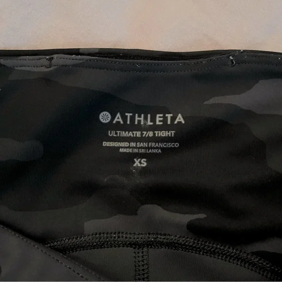 ✨SOLD✨ Athleta Ultimate 7/8 Tight Camo Leggings - Picture 4 of 13